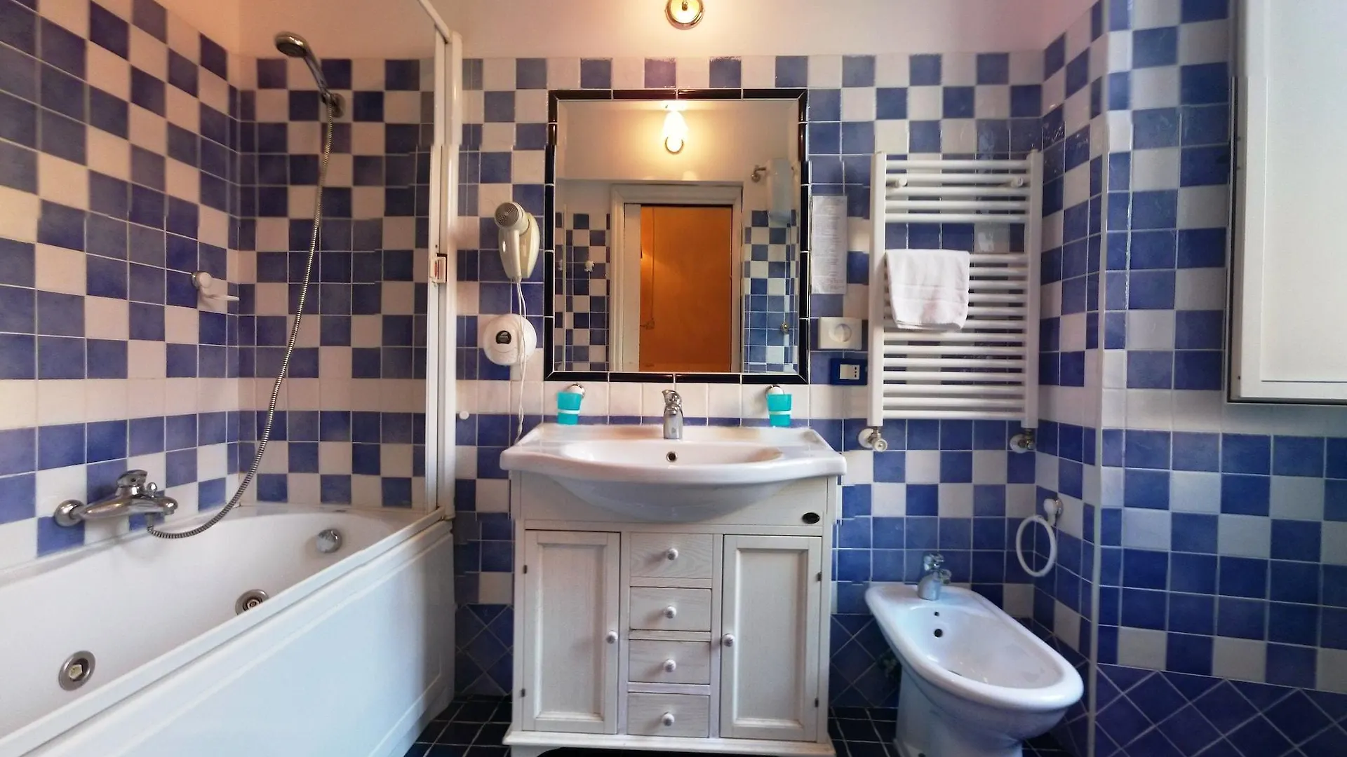 Imperial Rooms Rome 3*,