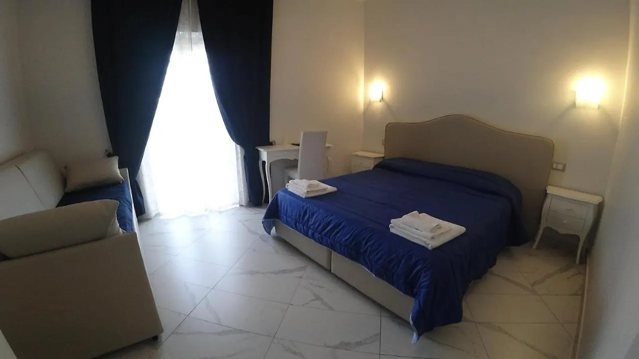 Imperial Rooms Rome 3*,